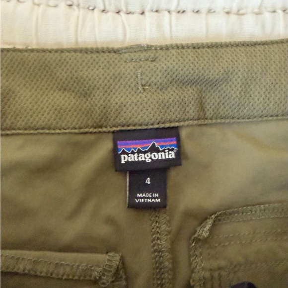 Patagonia Quandary 7” Hiking Shorts in Tent Green Size 4 - Picture 4 of 5